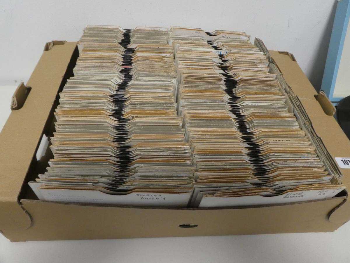Lot Box of 7" singles incl. Smokey, Sylvester,...