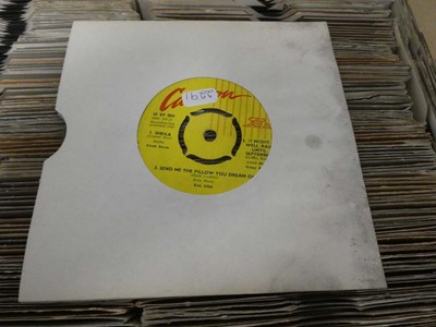 Lot Box of 7" singles incl. Smokey, Sylvester,...