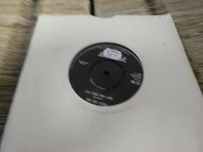 Lot Large box of 7" singles incl. Voyage, Bob...