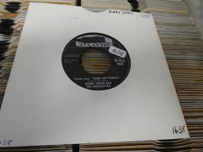 Lot Large box of 7" singles incl. Scorpions, Queen...
