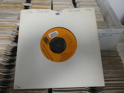 Lot Large box of 7" singles incl. Scorpions, Queen...