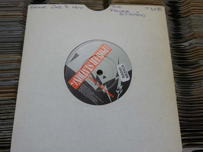 Lot Large box of 7" singles incl. Nik Kershaw,...