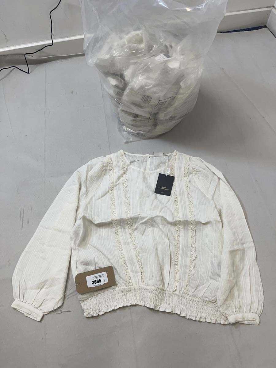 Lot 3695 - 12x Only cartilo tops
