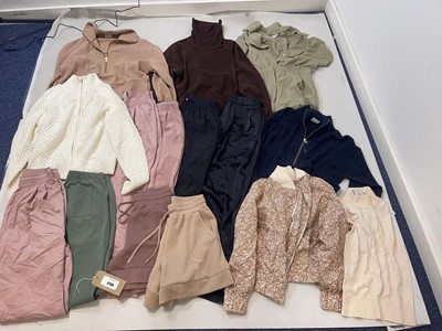 Lot 3739 - Varley clothing