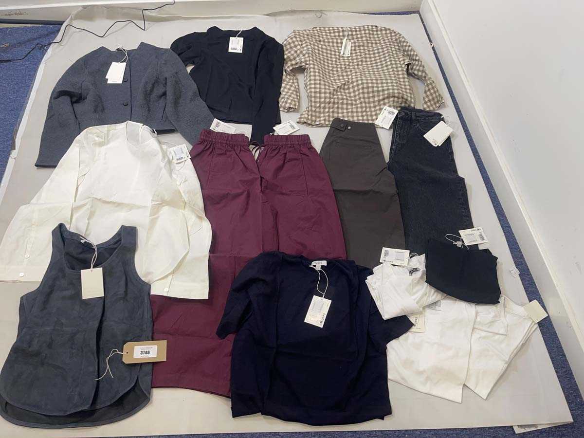 Lot 3746 - COS clothing