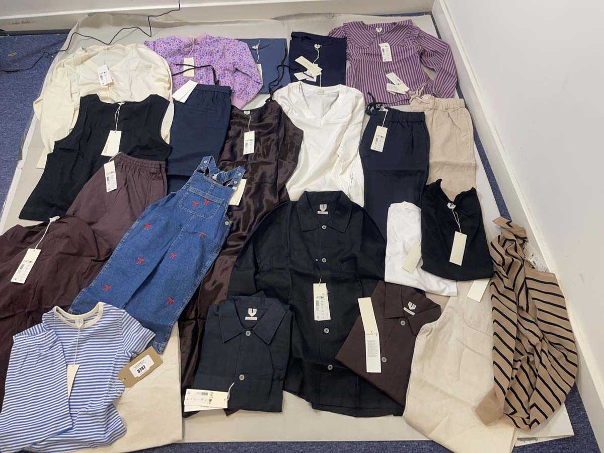 Lot 3747 - Arket clothing