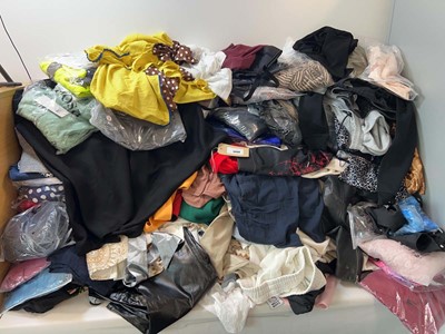 Lot 3498 - Pallet box (not included) mixed adults clothing