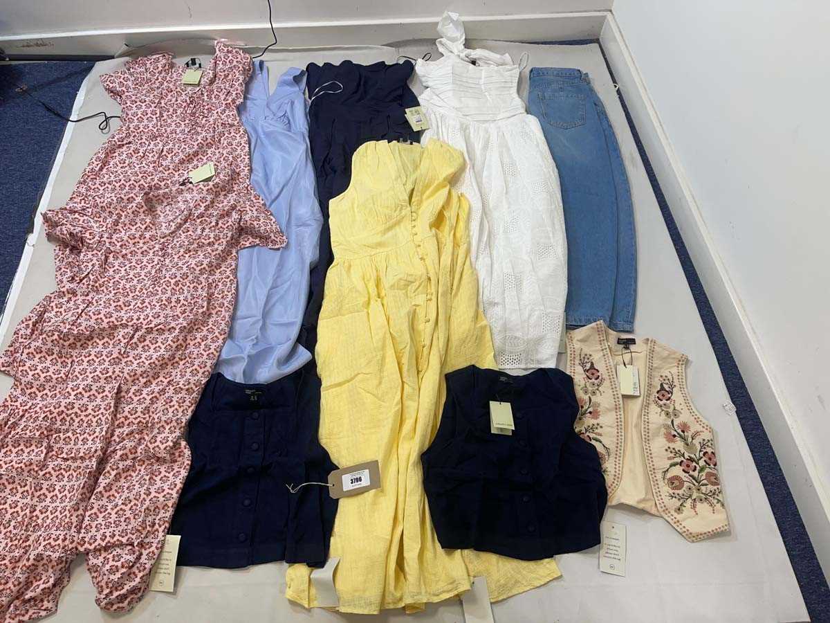 Lot 3796 - NoBody's Child clothing