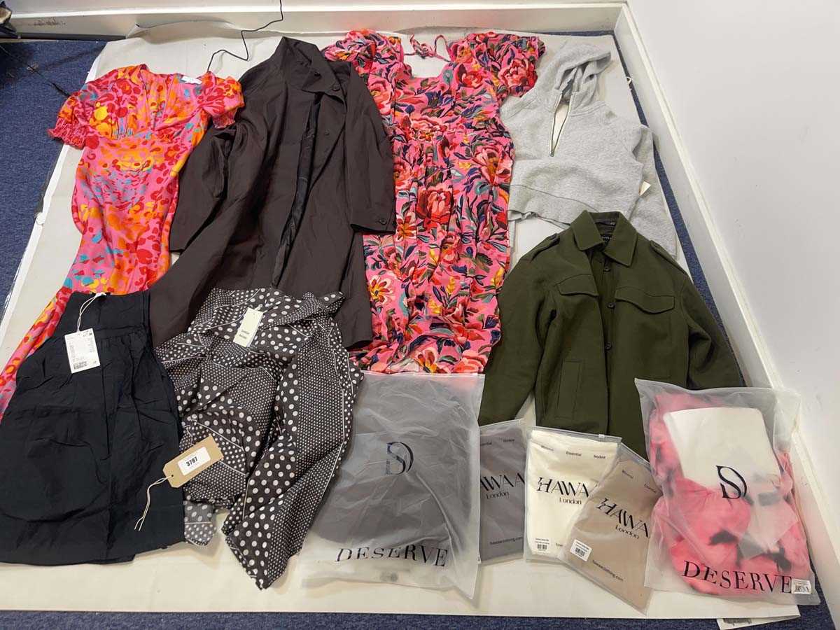 Lot 3797 - Clothing to include COS, Vuori, Damson Madder,...