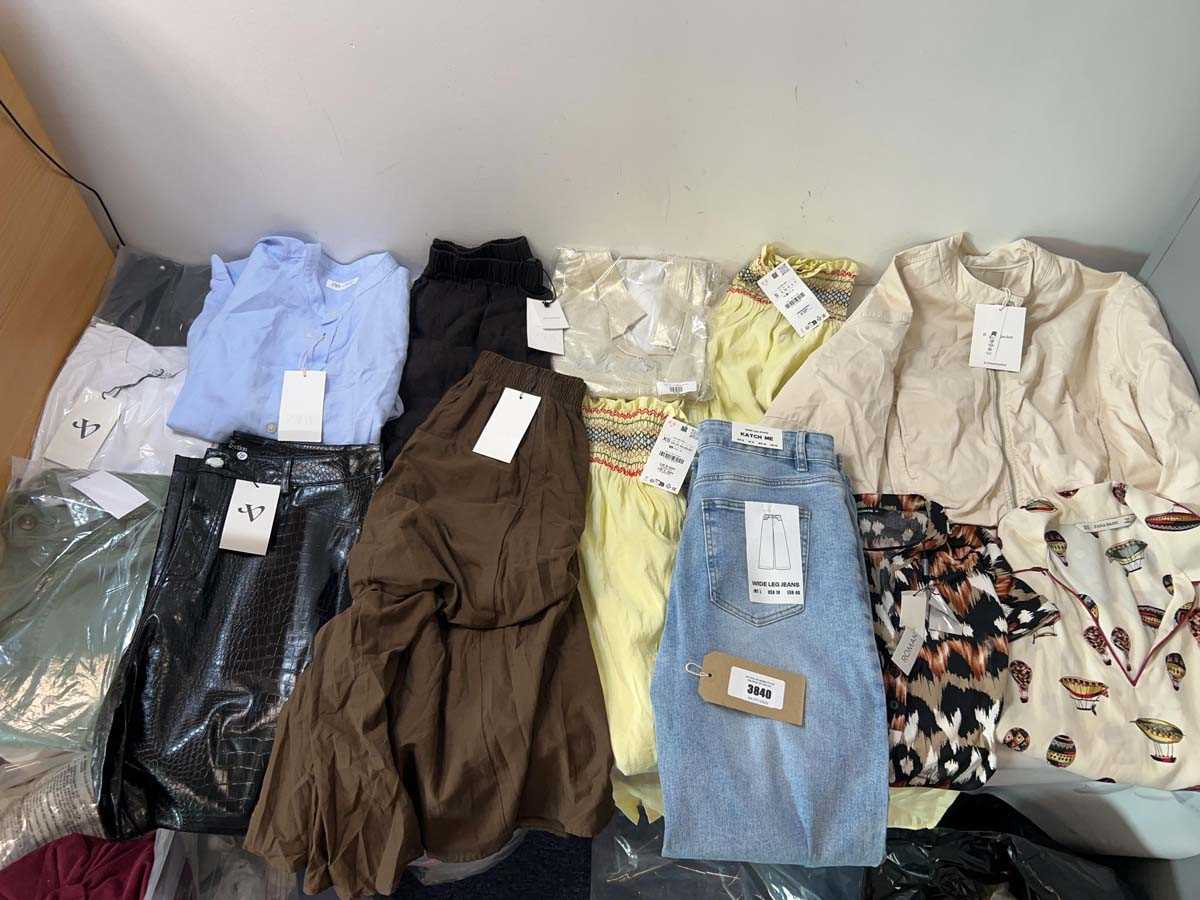 Lot 3840 - Ladies clothing Zara, Very, Stradivarius,...