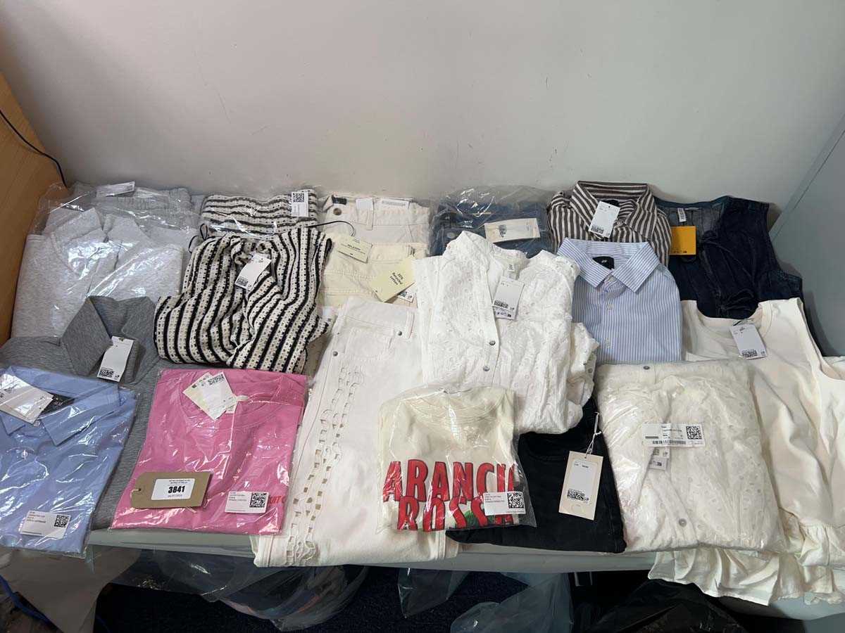 Lot 3841 - Ladies H&M clothing x19