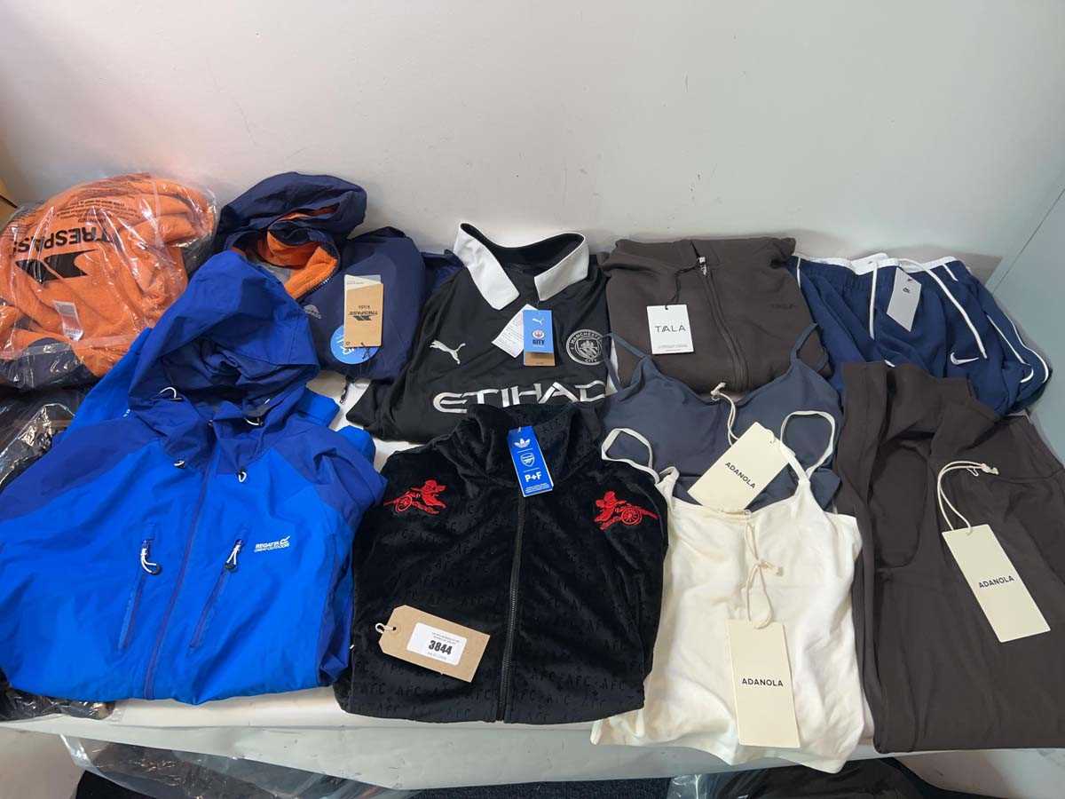 Lot 3844 - Sportswear Adidas x Arsenal, MUFC, Adanola,...