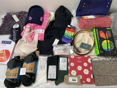 Lot 3848 - Accessories, handbags, underwear, socks,...