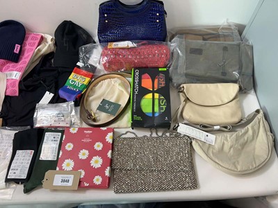 Lot 3848 - Accessories, handbags, underwear, socks,...