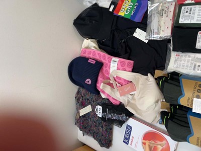 Lot 3848 - Accessories, handbags, underwear, socks,...
