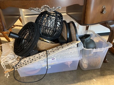 Lot 1337 - Range of various home decor including wire...