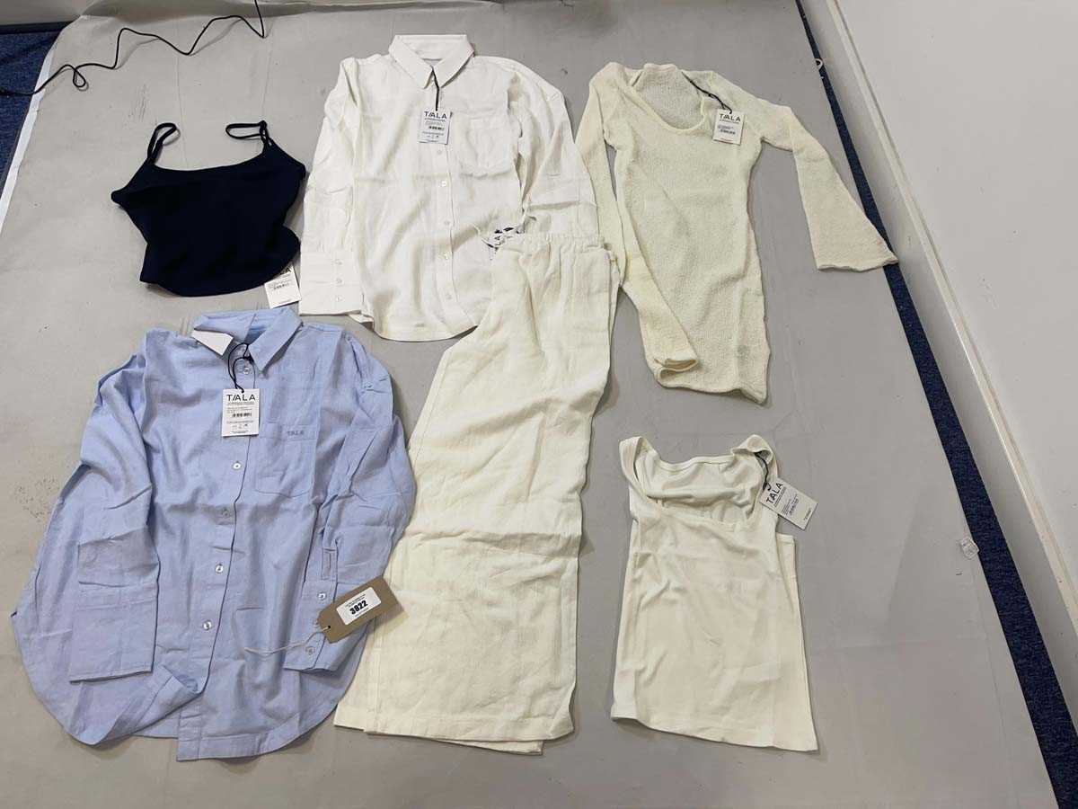 Lot 3822 - T/ALA clothing