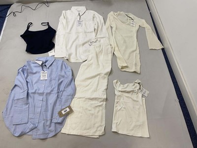 Lot 3822 - T/ALA clothing