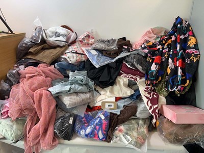 Lot 3850 - Pallet box (not included) mixed adults clothing
