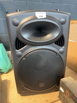 Lot 1218 - QTX QR15PABT portable speaker system with box,...