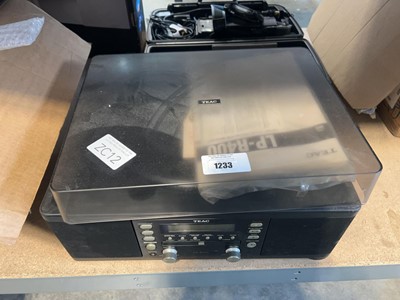 Lot 1233 - Teac LP-R400 record player