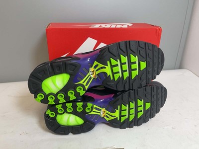 Lot 3896 - Nike UK11 air max plus trainers in fireberry -...