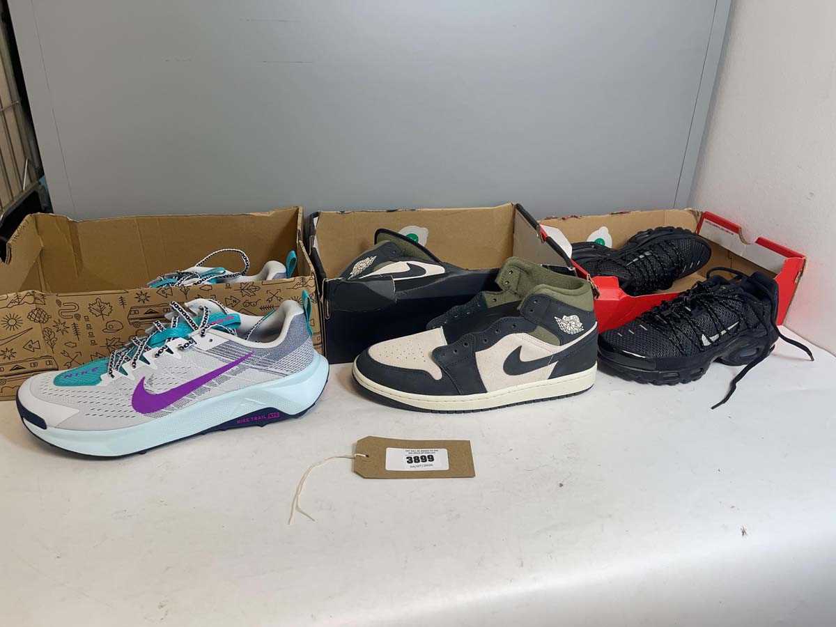 Lot 3899 - 3x Boxed pairs of Nike trainers to include air...