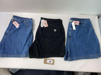 Lot 3867 - 3x Lucy & Yak Lexi organic cotton shorts (44R)