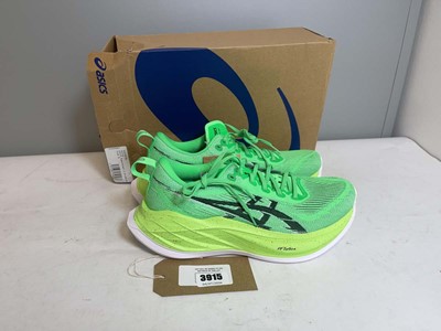 Lot 3915 - Asics UK8 superblast 2 trainers in vital green...