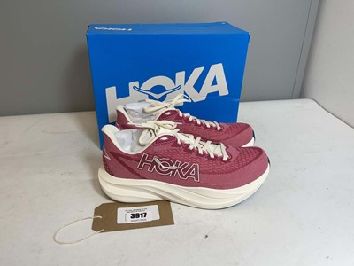 Lot 3917 - Hoka UK8.5 mach 7 trainers in pink - boxed