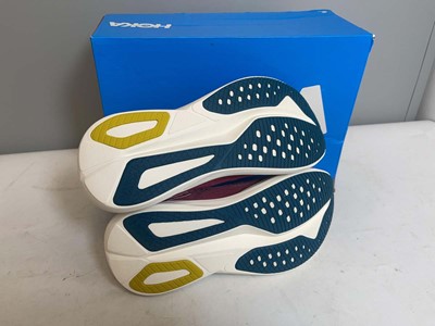 Lot 3917 - Hoka UK8.5 mach 7 trainers in pink - boxed