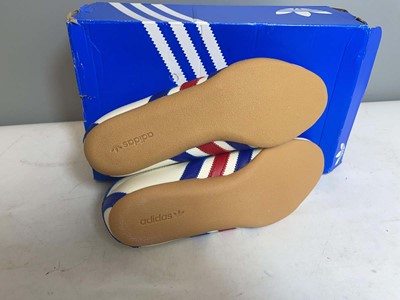 Lot 3918 - Adidas UK6.5 tokyo trainers in cream - boxed