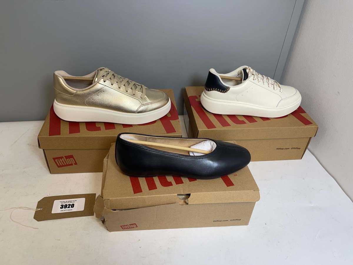 Lot 3920 - 3x Boxed pairs of Fitflop shoes in various...