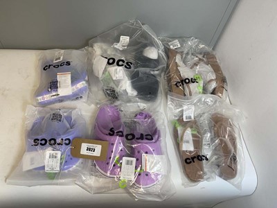 Lot 3923 - 6x Pairs of Crocs in various styles and sizes