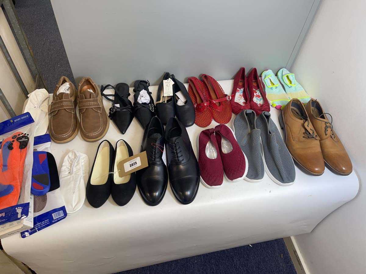 Lot 3925 - 13x Pairs of shoes to include Rocket Dog, M&S,...