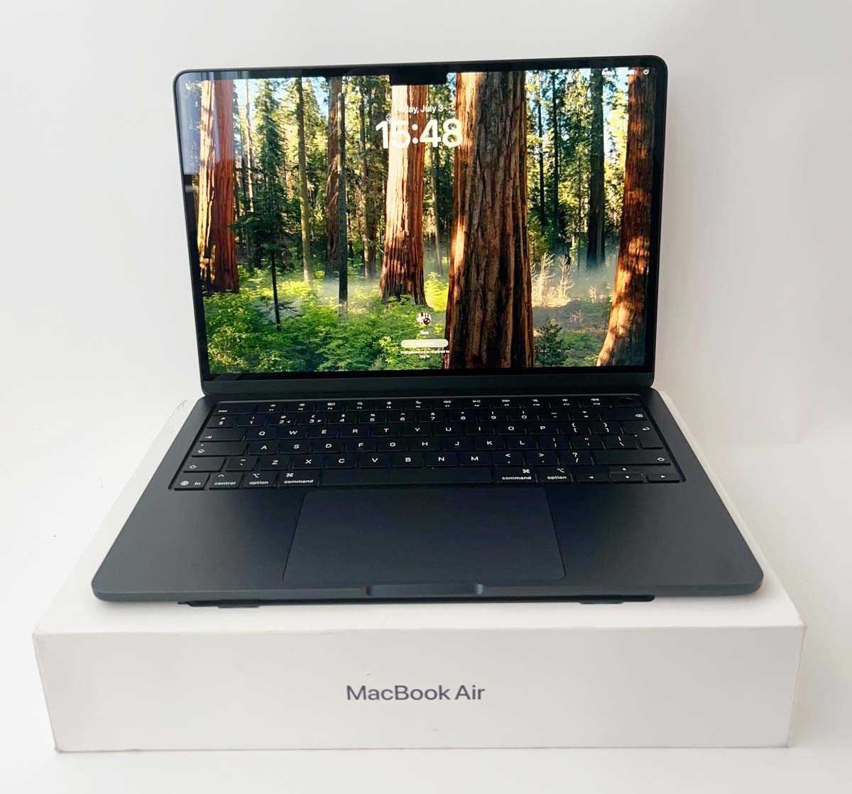 Lot MacBook Air 13" 2025 A3240 Space Black laptop...