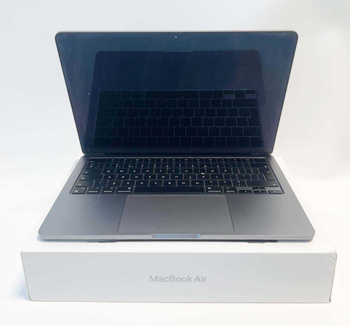 Lot MacBook Air 13.6" 2023 A2681 Space Grey laptop...