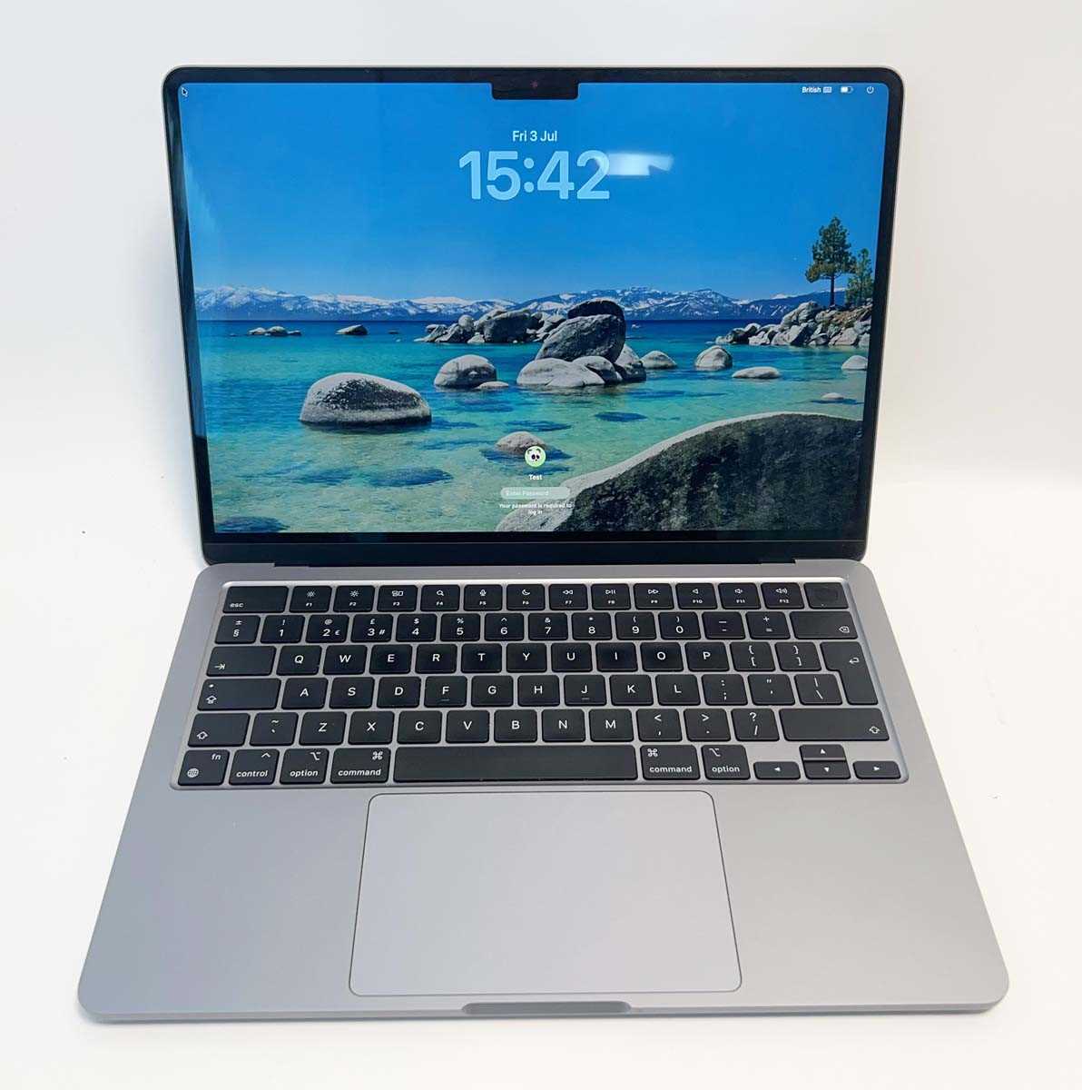 Lot MacBook Air 13" 2022 A2681 Space Grey laptop...