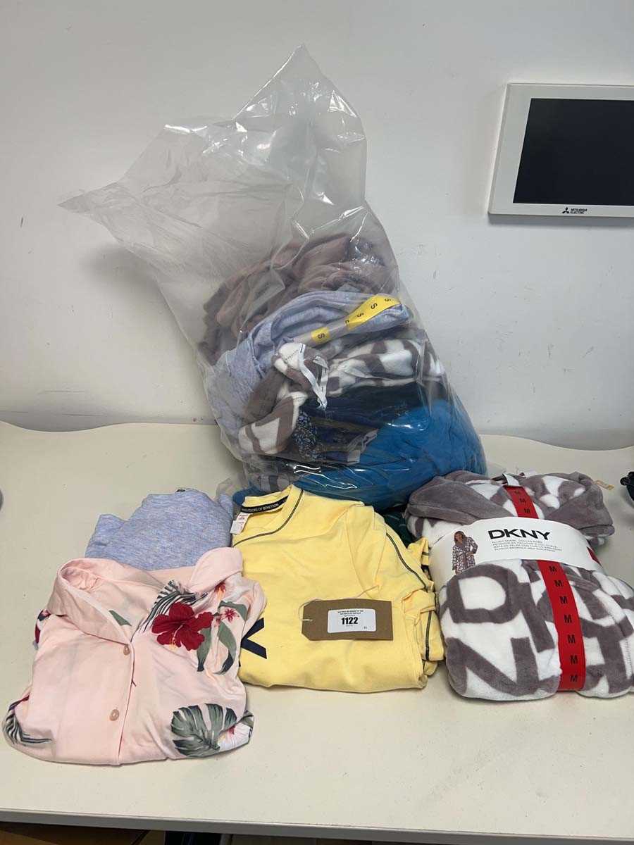 Lot 1122 - Mixed lot of ladies sleepwear/loungewear to...