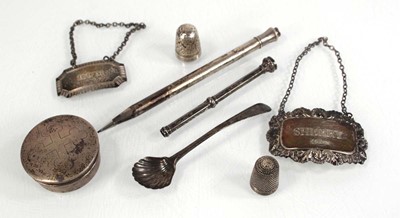 Lot 321 - A group of silver and metalware comprising a...