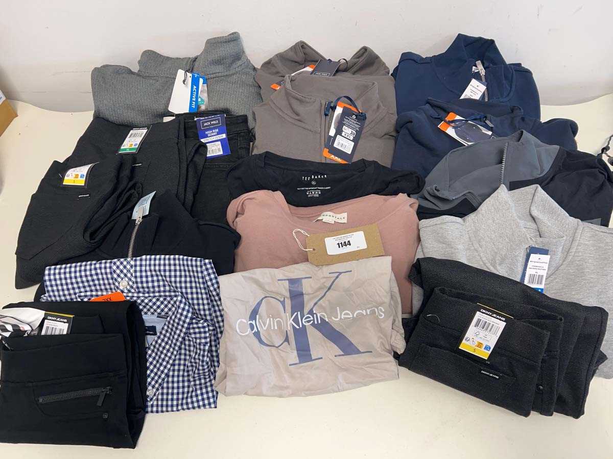 Lot 1144 - Approx. 17 items of branded clothing to...