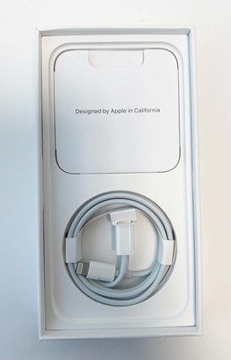 Lot iPhone 14 256GB Starlight with box and cable