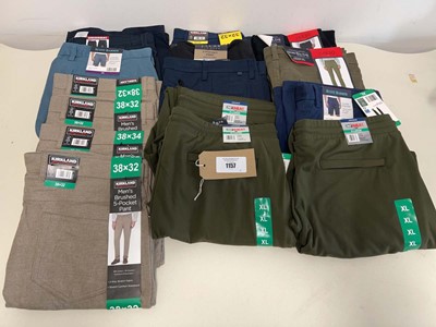 Lot 1157 - Approx. 15 pairs of men's shorts and trousers...