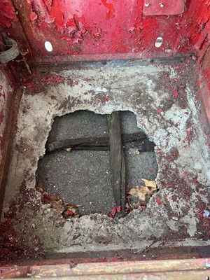 Lot 4234 - Vintage red telephone box plus a metal gate