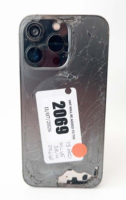 Lot iPhone 13 Pro 256GB Graphite (rear smashed)