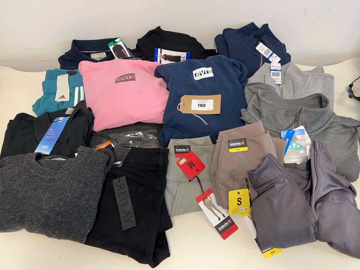 Lot 1169 - Approx. 15 items of branded clothing to...