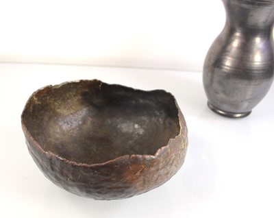 Lot A 1970's raku studio pottery bowl, di. 23 cm,...