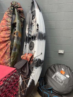 Lot 4362 - Kayak plus paddle