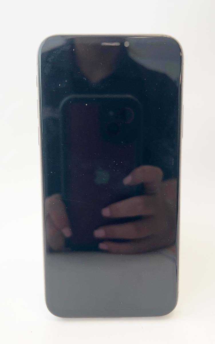 Lot iPhone X 64GB Silver (rear cracked)
