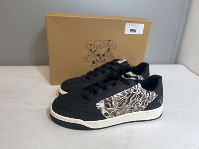 Lot 1901 - Ed Hardy UK9 flames trainers in black / white -...